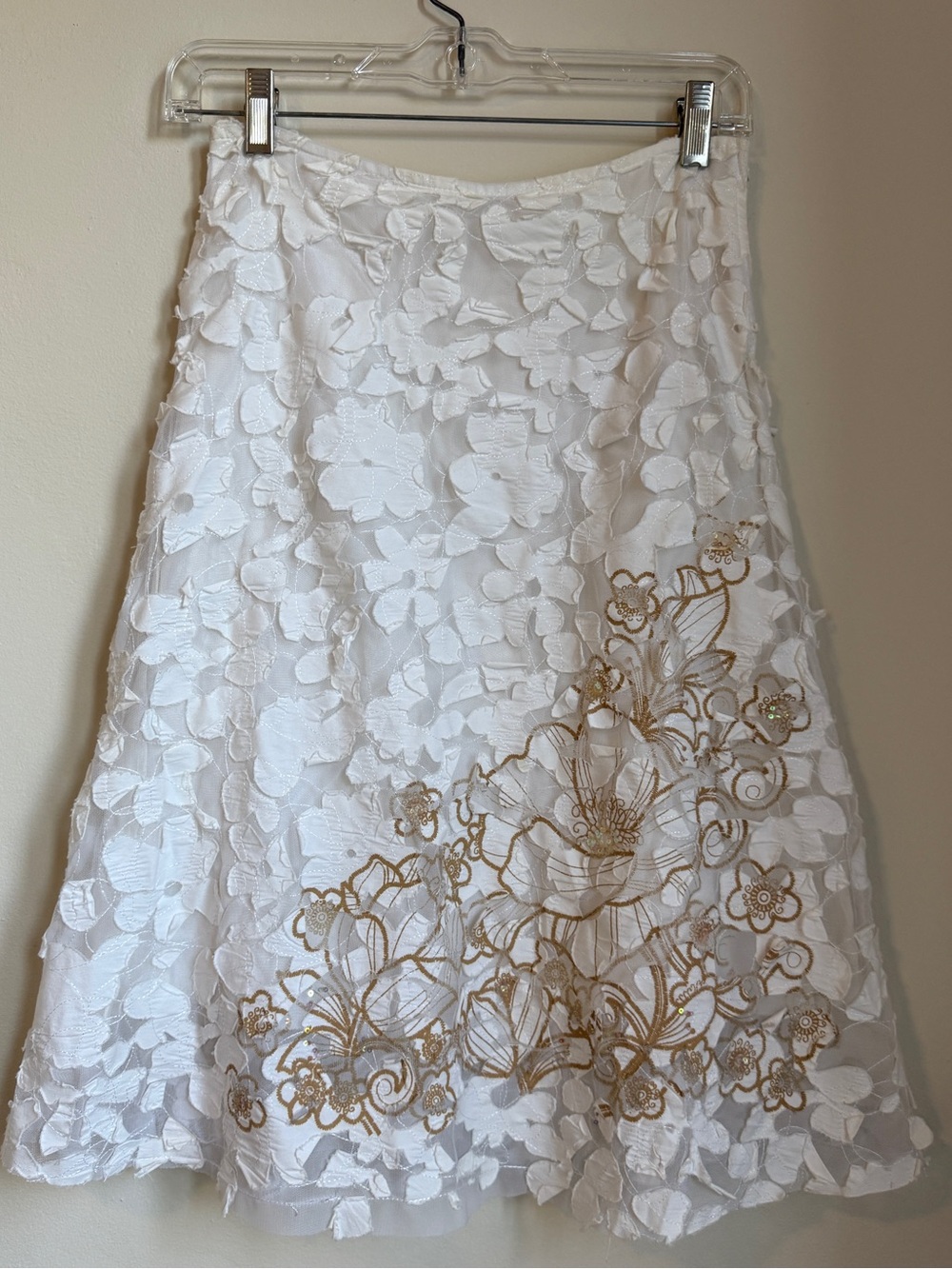 Twenty One Skirt XS White 3D Floral Appliqué Gold Embroidered Y2K Midi